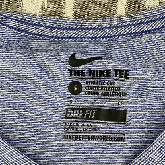 Nike Tee Dry fit Women Size: small - Picture 4 of 4